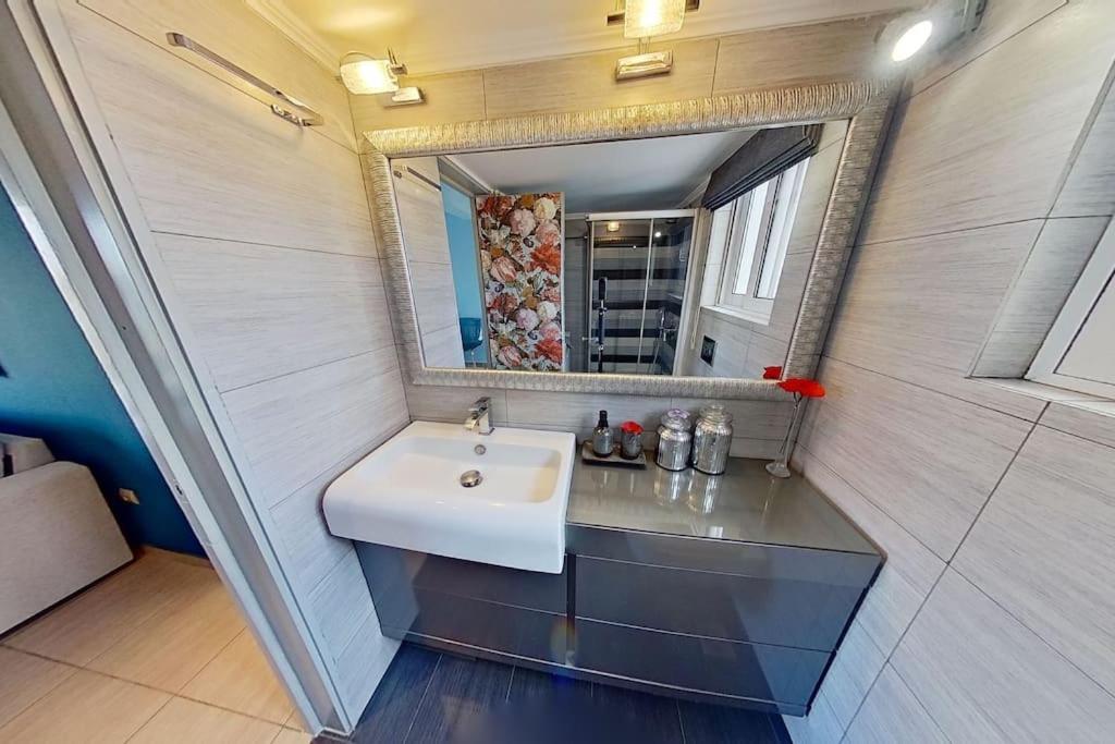 אתונה La Votanique Center Apartment מראה חיצוני תמונה